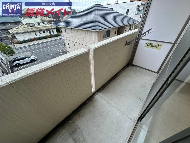 バルコニー　同物件別部屋写真です