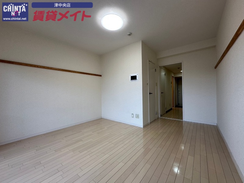 居室・リビング　同物件別部屋写真です