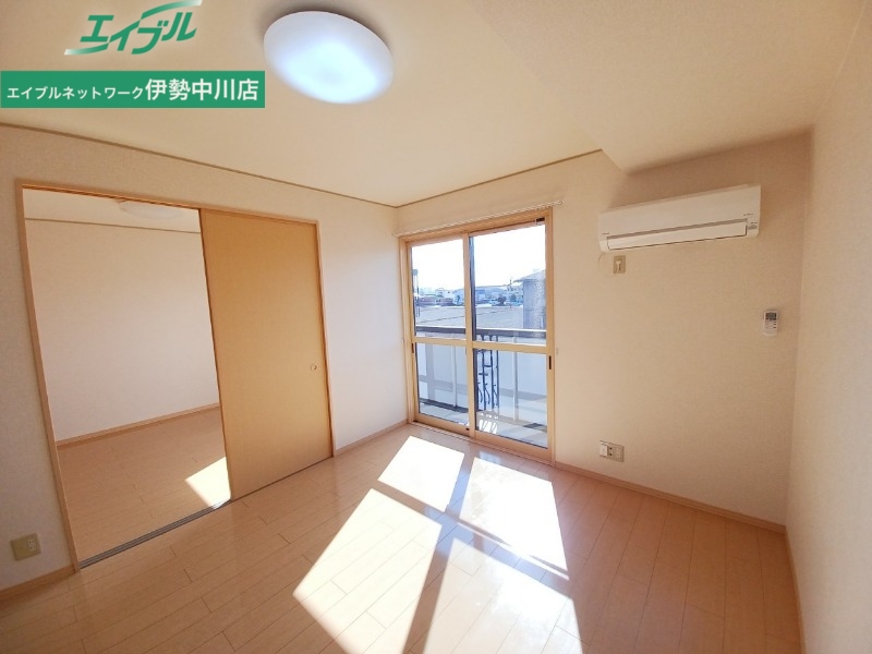 居室・リビング　同型参考写真