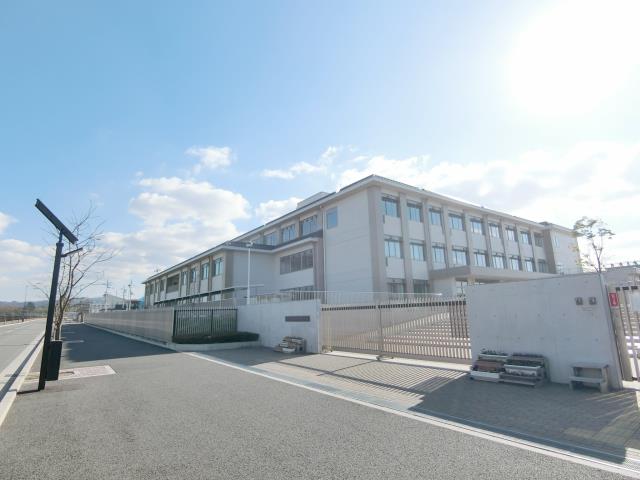 小学校　木津川市立小学校城山台小学校（小学校）まで570m