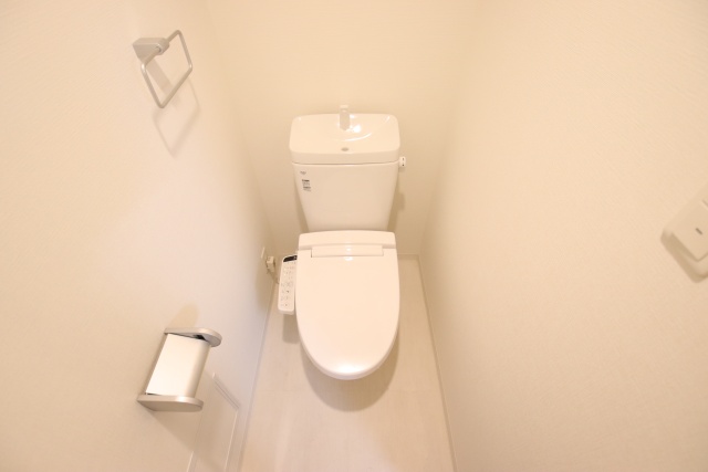 トイレ　※別室の参考写真の為、現況優先です。