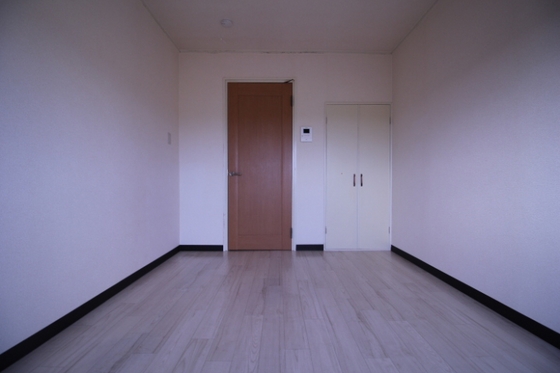 居室・リビング　別号室写真です