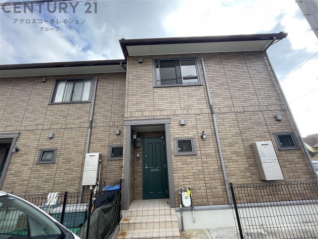 建物外観　1台分の駐車スペース付き！