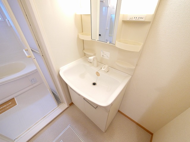 洗面設備　独立洗面台で身支度をすべて済ませてしまいましょう