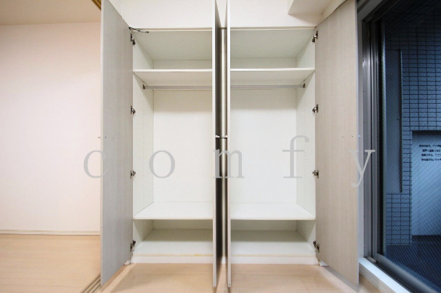 収納　壁一面のクローゼット