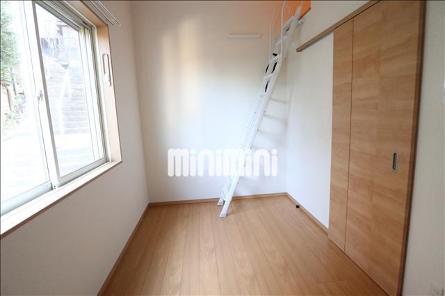 その他部屋・スペース　天井が高い洋間