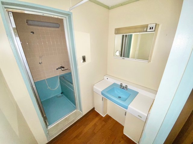 洗面設備　使いやすい独立洗面台です