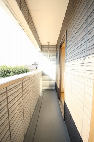 バルコニー　開放的で明るい空間を演出してくれるバルコニーです