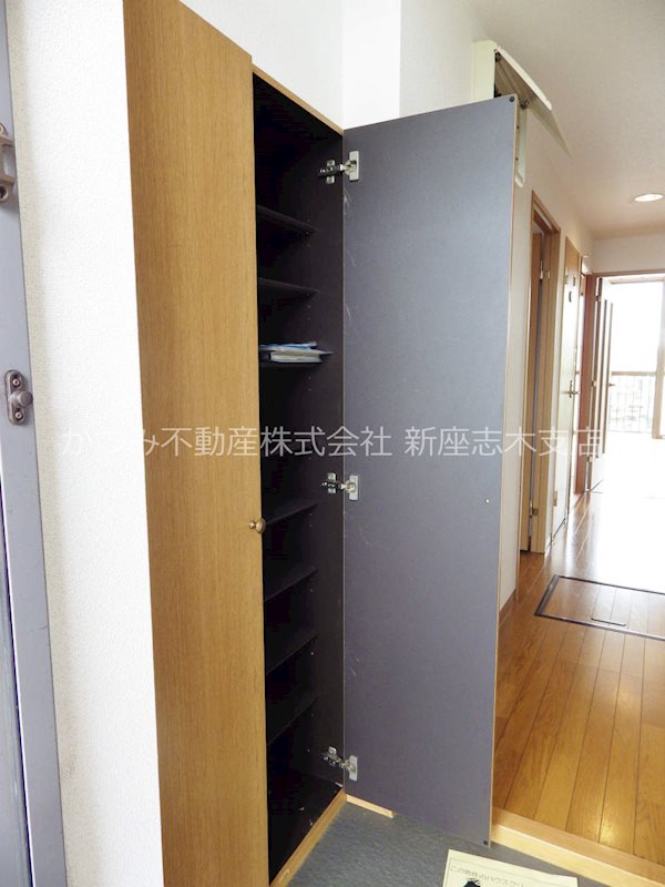 玄関　シューズボックス　他号室参考写真