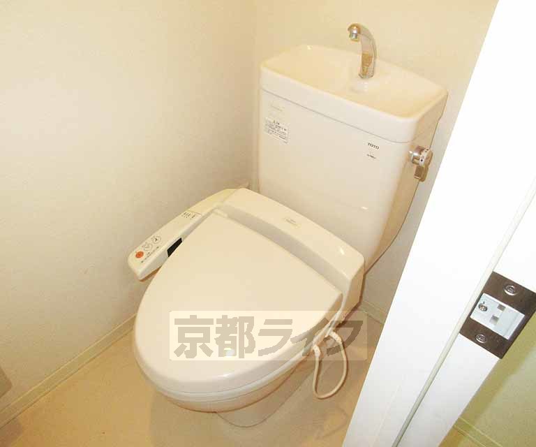 トイレ　ウォシュレットついています