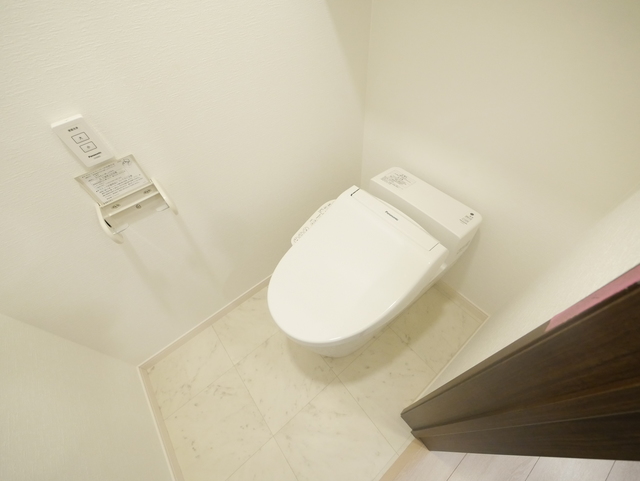 トイレ　★温水洗浄便座完備です★