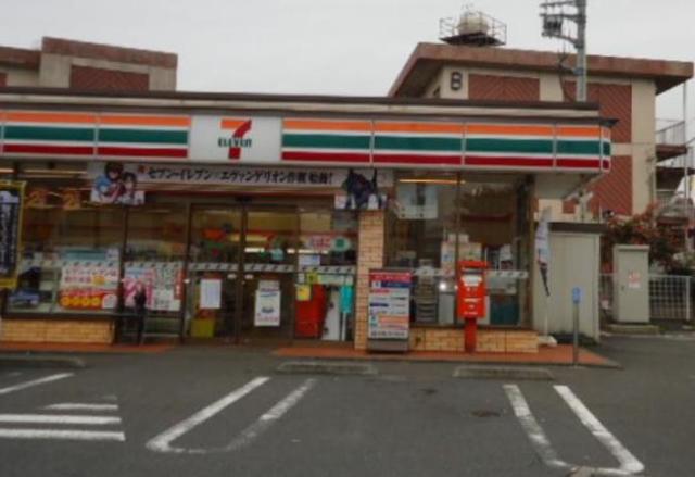 コンビニ　セブンイレブン厚木飯山黄金原店（コンビニ）まで303m