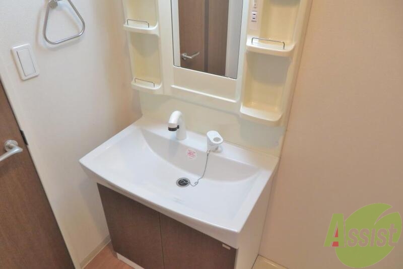 洗面設備　洗面は独立しているタイプなので、朝の準備も捗りそうです。