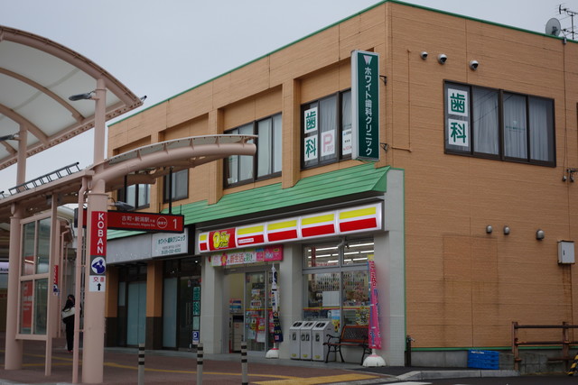 コンビニ　ニューヤマザキデイリーストアJR白山駅前店（コンビニ）まで531m