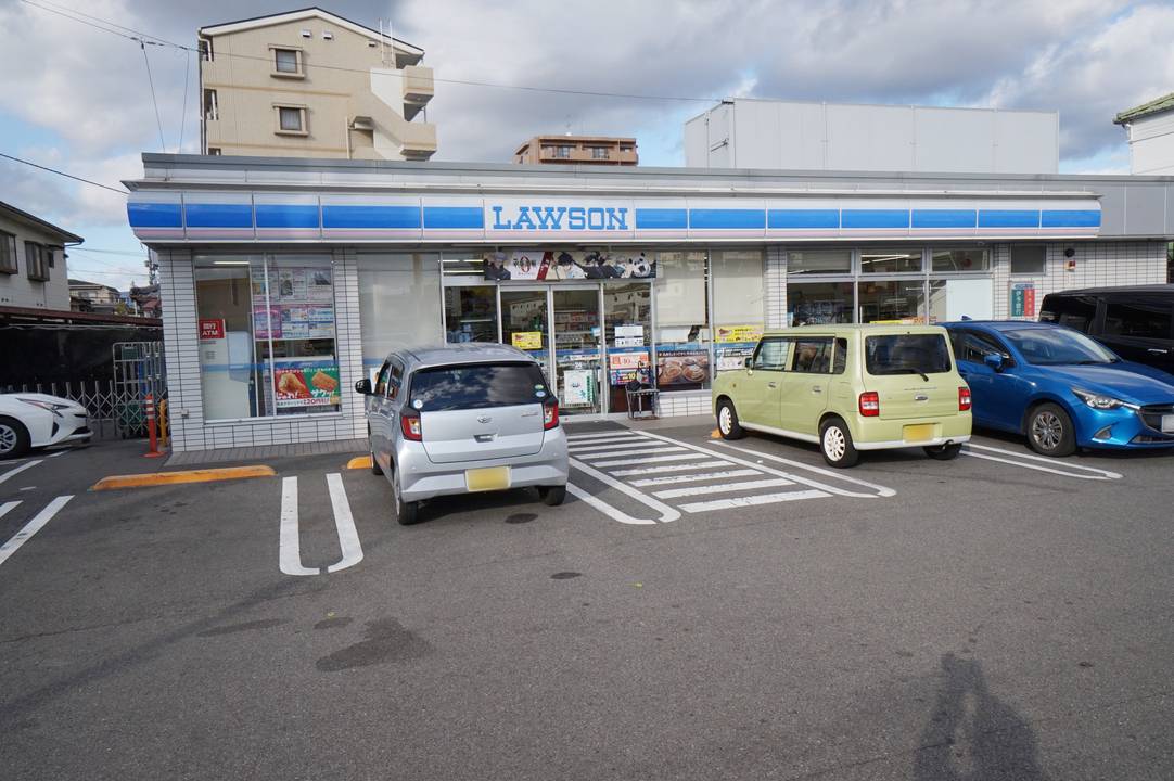 コンビニ　ローソン松山朝生田町二丁目店（コンビニ）まで423m