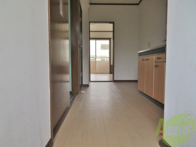 玄関　玄関から撮影しました。長い廊下は走りたくなりますね