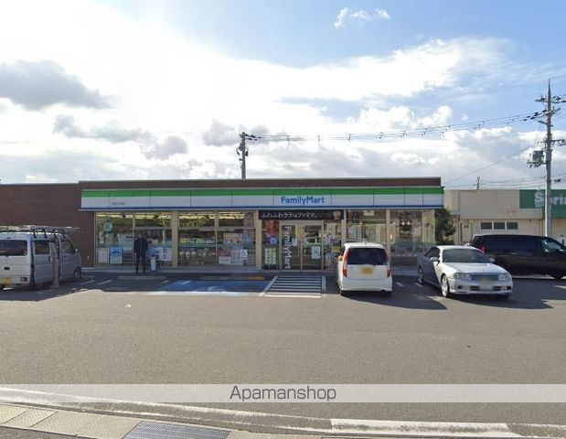 コンビニ　ファミリーマート 岩出川尻店（コンビニ）まで780m