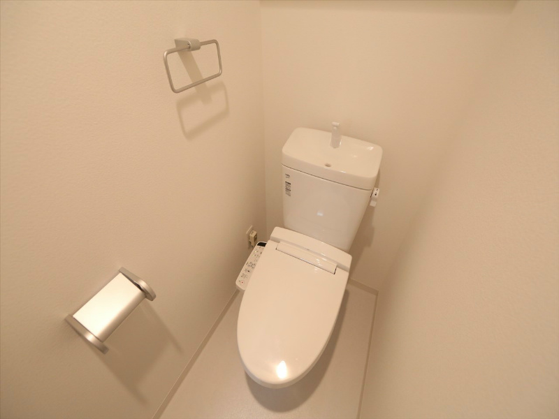 トイレ　温水洗浄暖房便座付トイレ