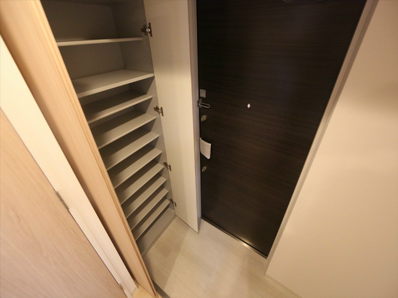 玄関　玄関　シューズボックス