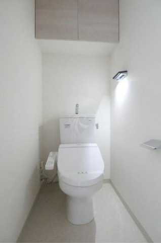 トイレ　別号室の参考写真になります。