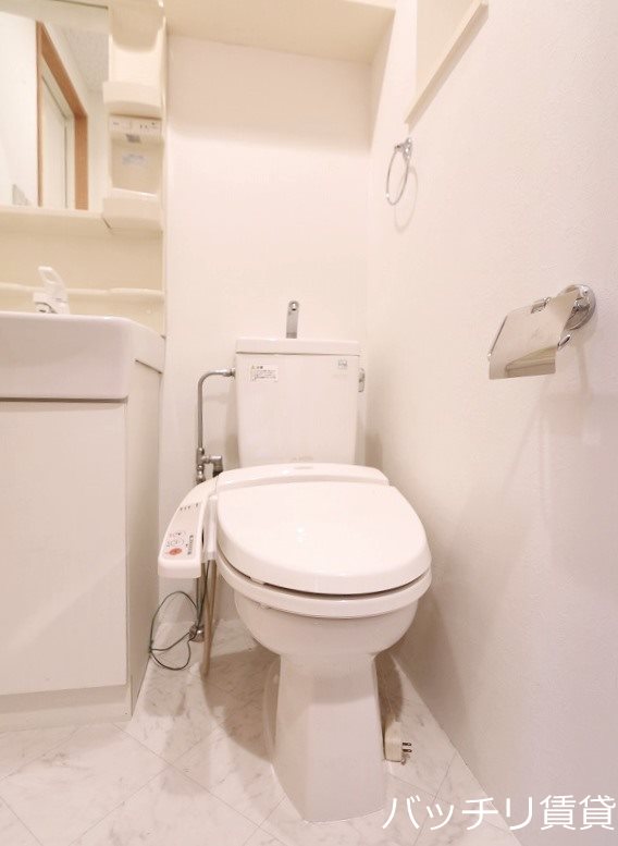 トイレ　※同マンション別部屋写真のため、現状優先。