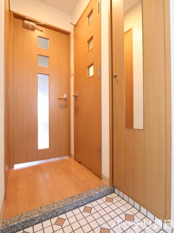 玄関　※同マンション別部屋写真のため、現状優先。