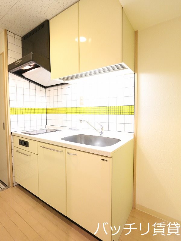 キッチン　※同マンション別部屋写真のため、現状優先。