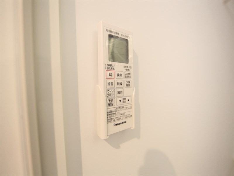 その他設備　浴室暖房乾燥機付き