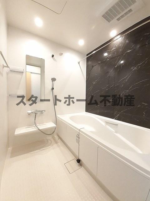 バス・シャワールーム　コンパクトで使いやすいお風呂です