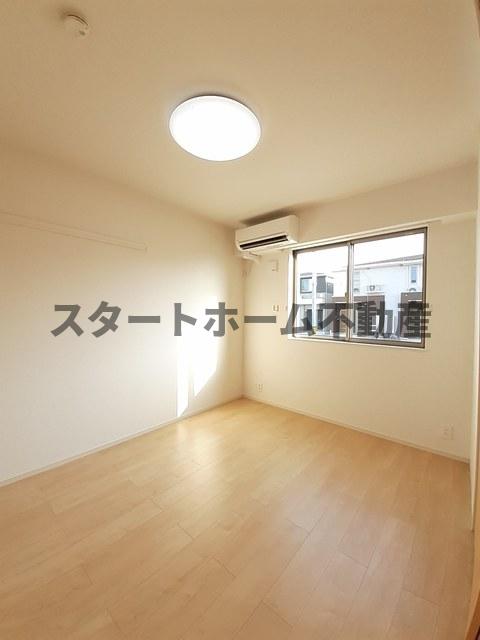 その他部屋・スペース　広くて明るい寝室