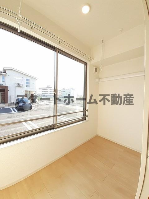 バルコニー　外からの目が気にならないバルコニーで洗濯物が干せます