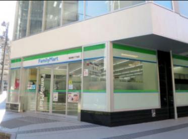 コンビニ　ファミリーマート飯田橋三丁目店（コンビニ）まで283m