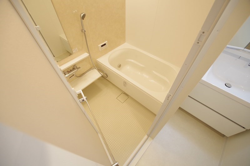 バス・シャワールーム　※同タイプの間取りのお写真となります。