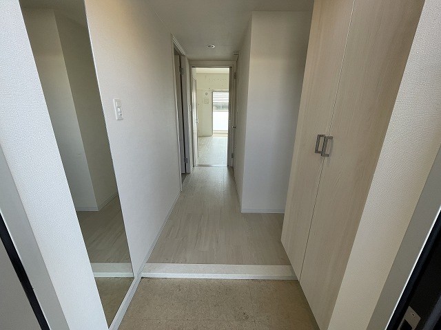 玄関　※同タイプの間取りのお写真となります。