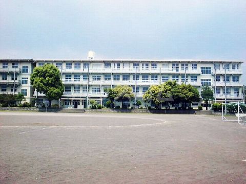 中学校　三島市立錦田中学校（中学校）まで605m