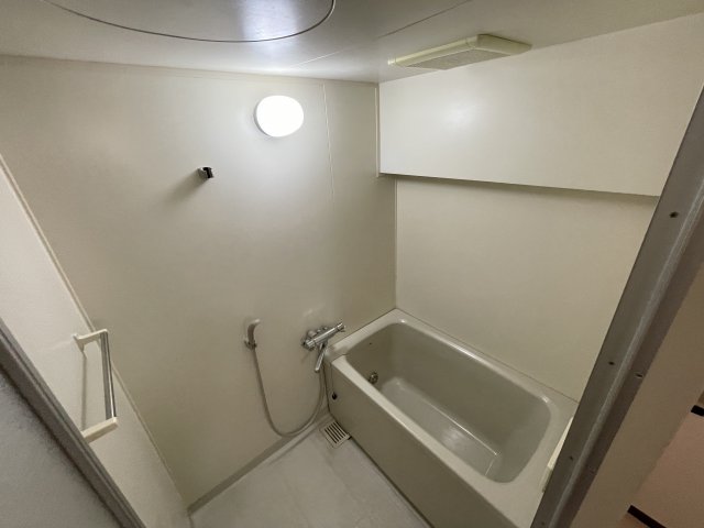 バス・シャワールーム　清潔感のある浴室です♪