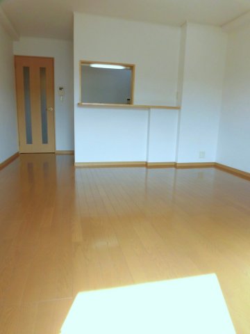 居室・リビング　こちらの居間で趣味の時間をお楽しみください