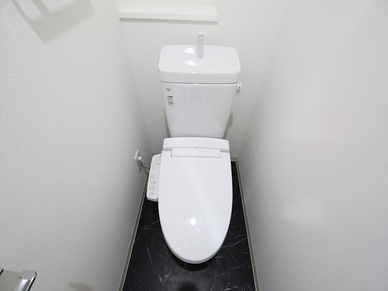 トイレ　温水洗浄暖房便座付トイレ