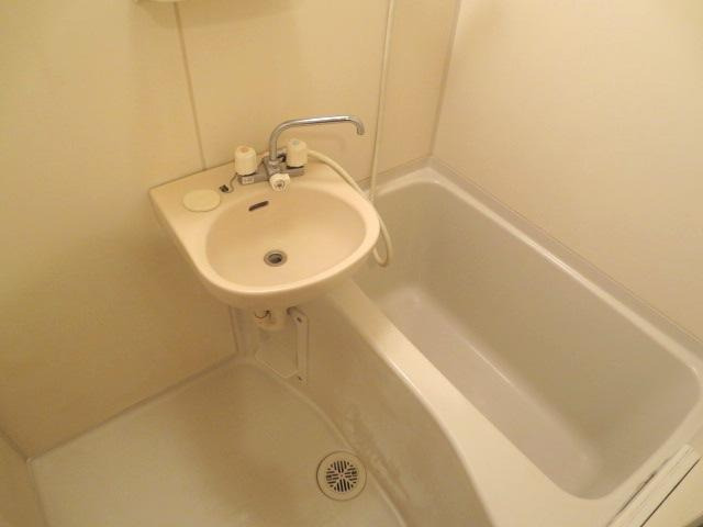 バス・シャワールーム　お風呂です