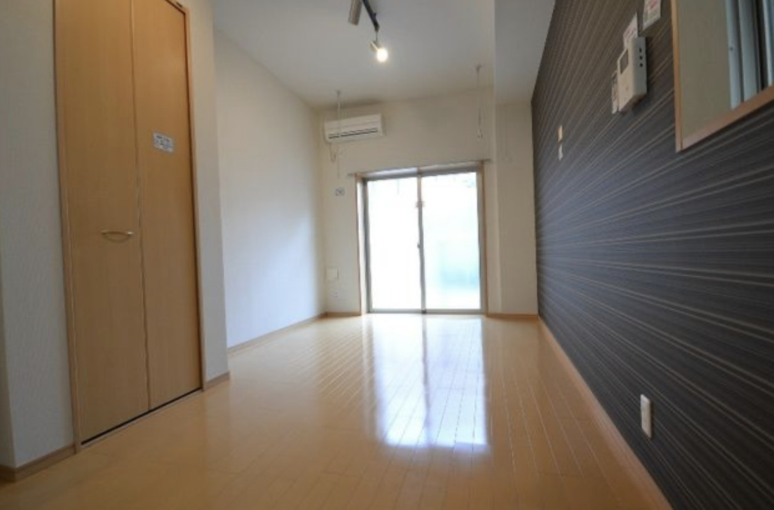 エントランス　落ち着いたエントランスです