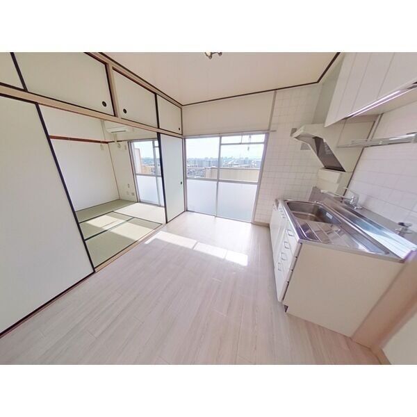 居室・リビング　DK　5.5帖※909号室の写真です