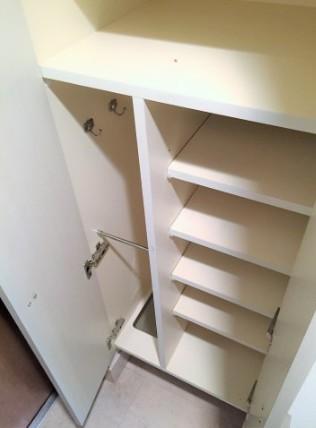 玄関　シューズボックス完備。