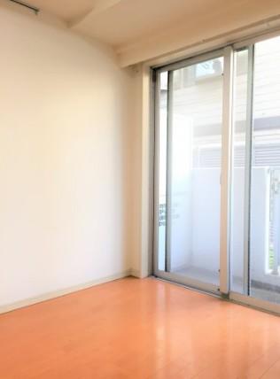 居室・リビング　6.5帖の洋室。