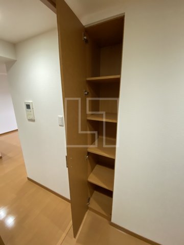 収納　リーガル岡崎橋　物入