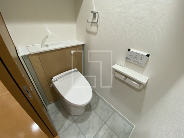 トイレ　リーガル岡崎橋　温水洗浄便座