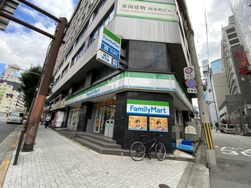 コンビニ　ファミリーマート（コンビニ）まで60m