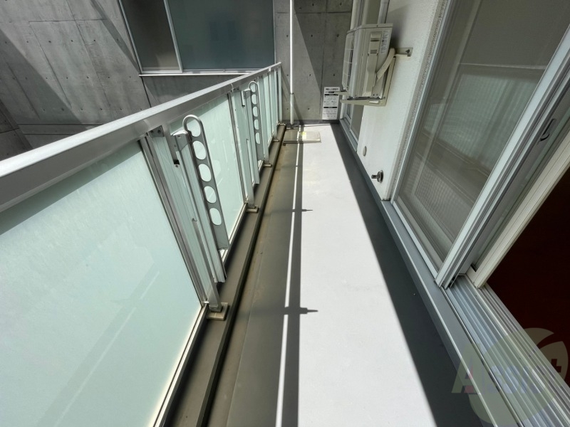 バルコニー　こちらはバルコニー。洗濯物が干せるようになっています。