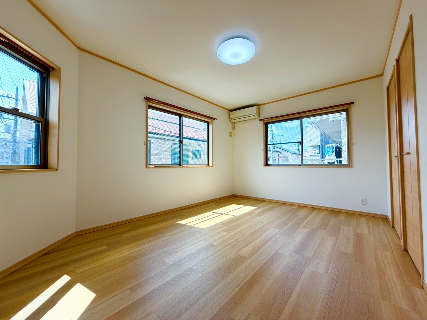 西台3丁目戸建の居間写真