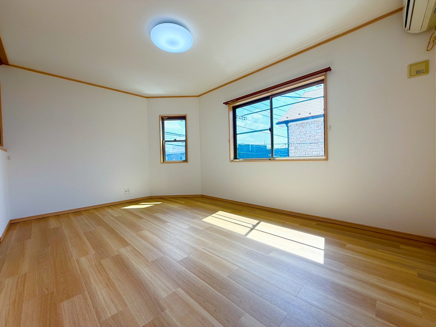 西台3丁目戸建の居間写真