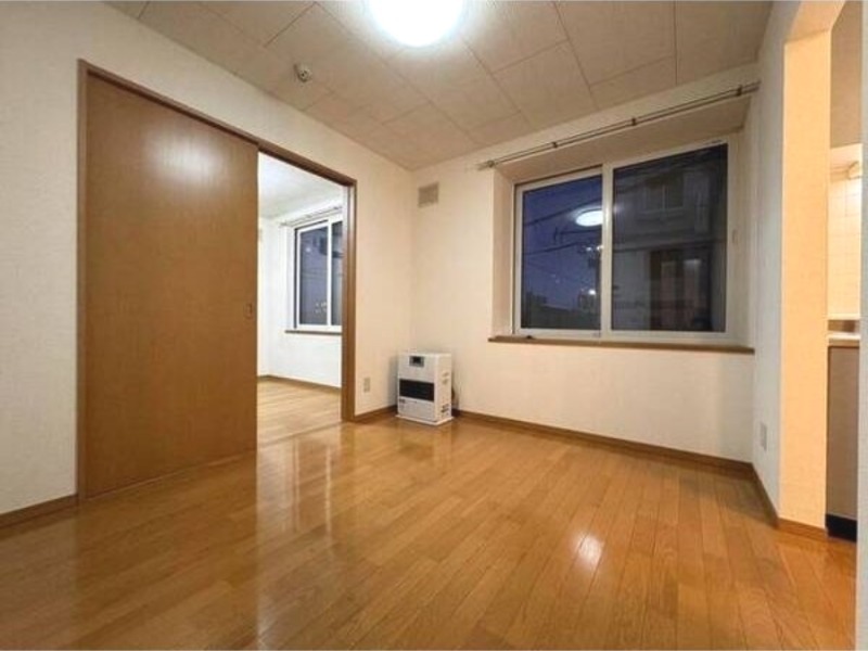 居室・リビング　退去予定につき反転タイプの画像です。